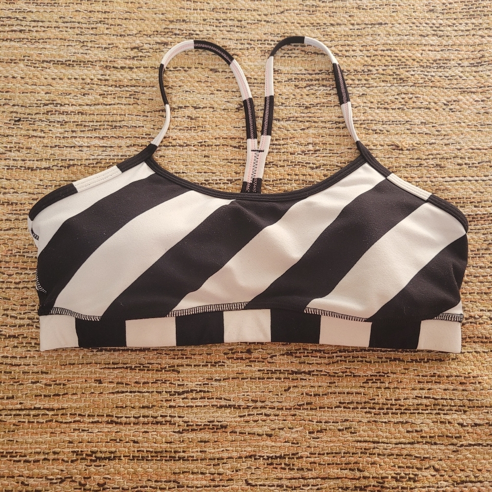 Lululemon Power Y Bra 8 - Picture 5 of 5